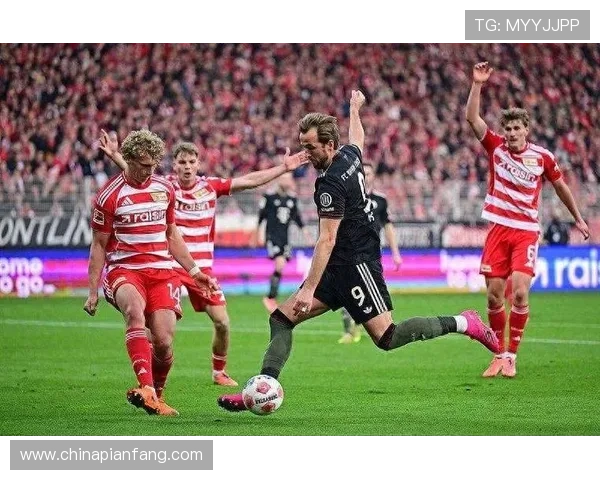 半场战平拜仁葡体鏖战仍无建树局势紧绷中段 半场战平拜仁葡体鏖战仍无建树局势紧绷中段